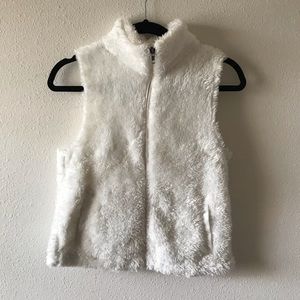 white fuzzy vest | size: x-small